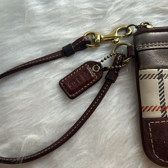 Coach Rare Xtra Large Vintage Patchwork Wristlet - Picture 4 of 8